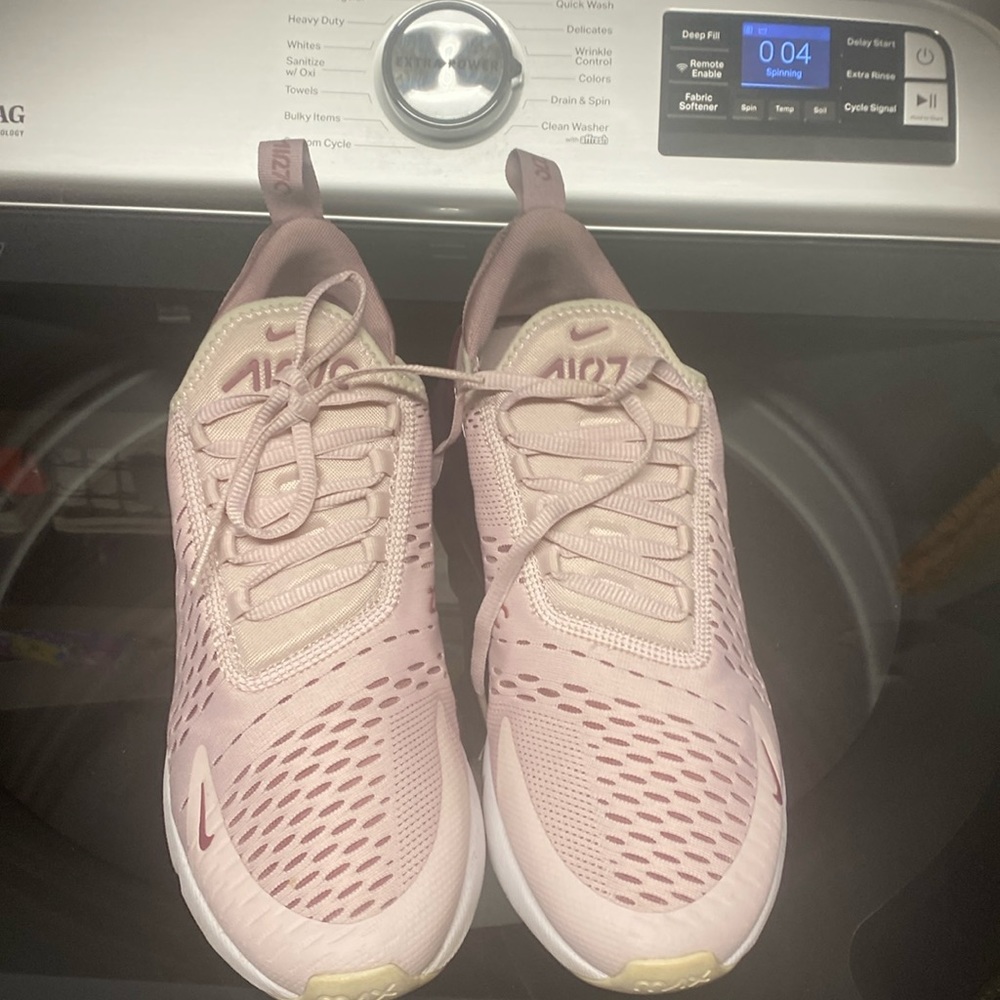 Womens Air Max 270